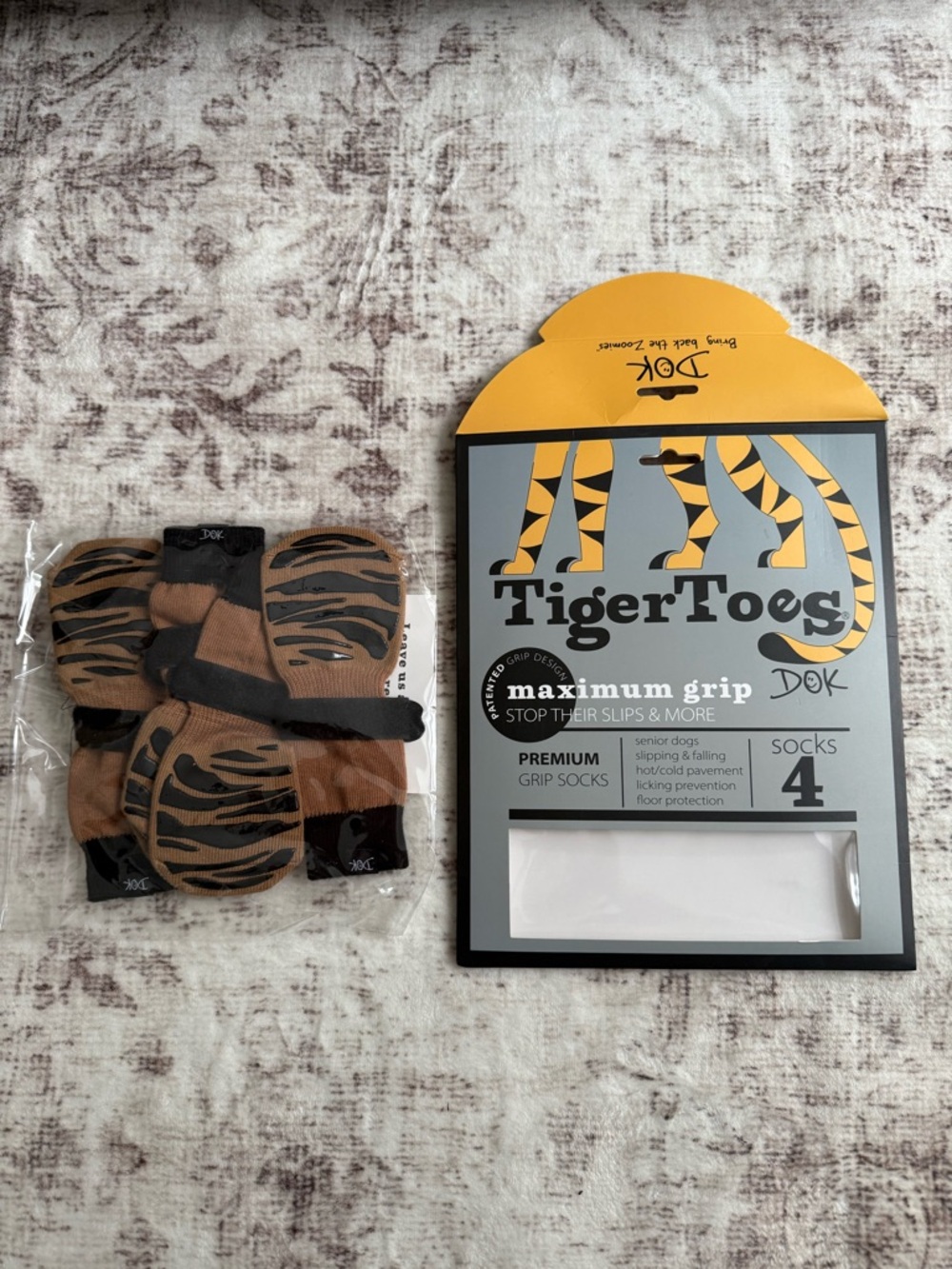 Tiger toes dog grip socks size Large